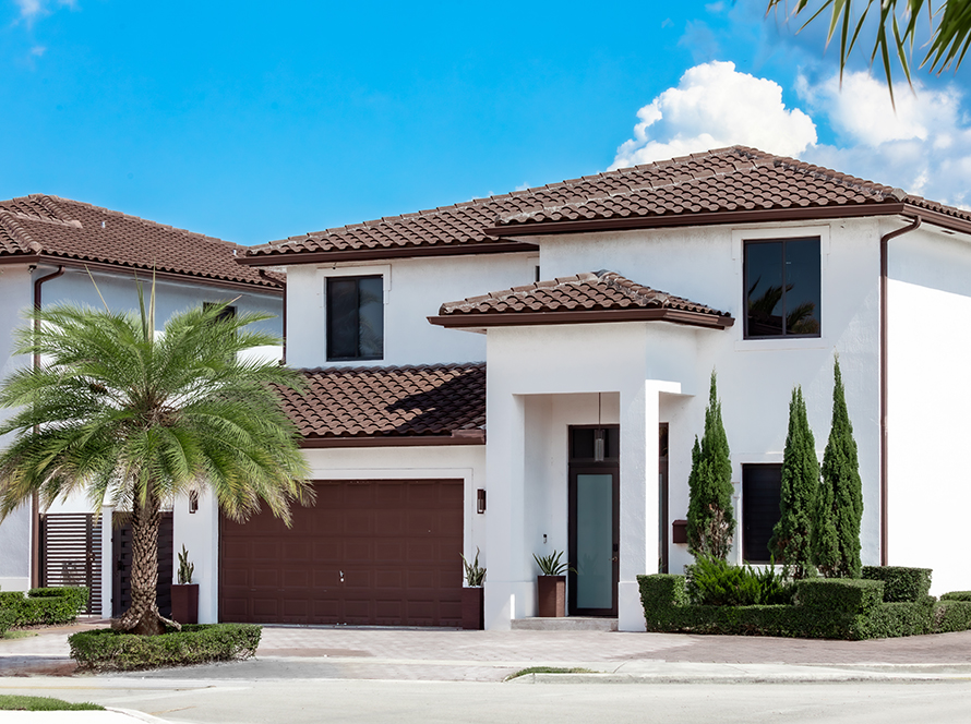 Beautiful Modern Luxury Florida Home in a residential area.